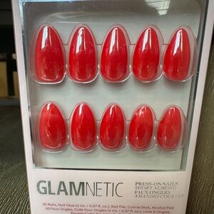 Glamnetic Red Flag Short Almond nails